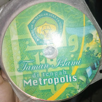 Image of Taman islami ditengah metropolis